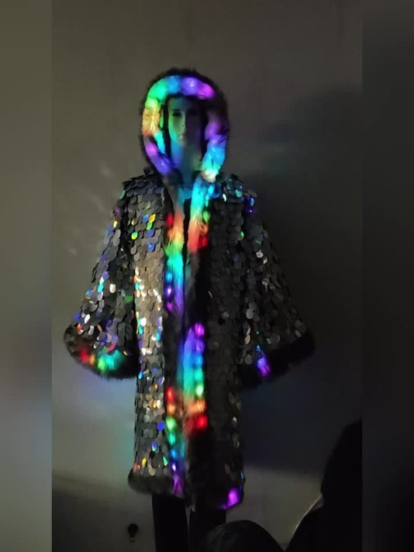 men's led faux fur coat with silvery large sequins, long and hooded, artificial fur winter coat. glowing clothing with flashing lights. suitable for festival parties, performances, various scenes, stage dance party wear (without batteries)